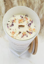 Load image into Gallery viewer, #quartzcandle #woodwickcandle #coconutsoycandle #floralfragrancecandle #nontoxiccandle #bamboolid