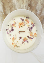 Load image into Gallery viewer, #decoratedcandle #amethystquartzcandlewithflowerpetal #woodwickcandle #ecofriendlycandle