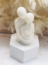 Load image into Gallery viewer, Couple Hug Candle