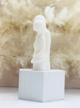 Load image into Gallery viewer, Couple Hug Candle
